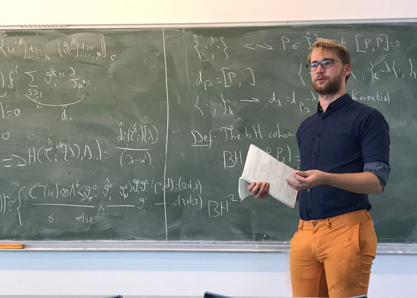 Me presenting in Dijon. Credits to D. Lewa&nacute;ski for the photo and S. Brands for editing.